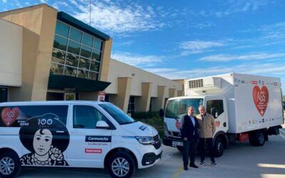 Una furgoneta donada por Carmencita ayuda al reparto de comida a los ‘sin techo’ en Alicante